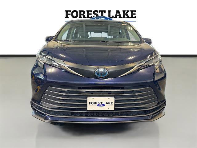 Used 2021 Toyota Sienna LE image 2