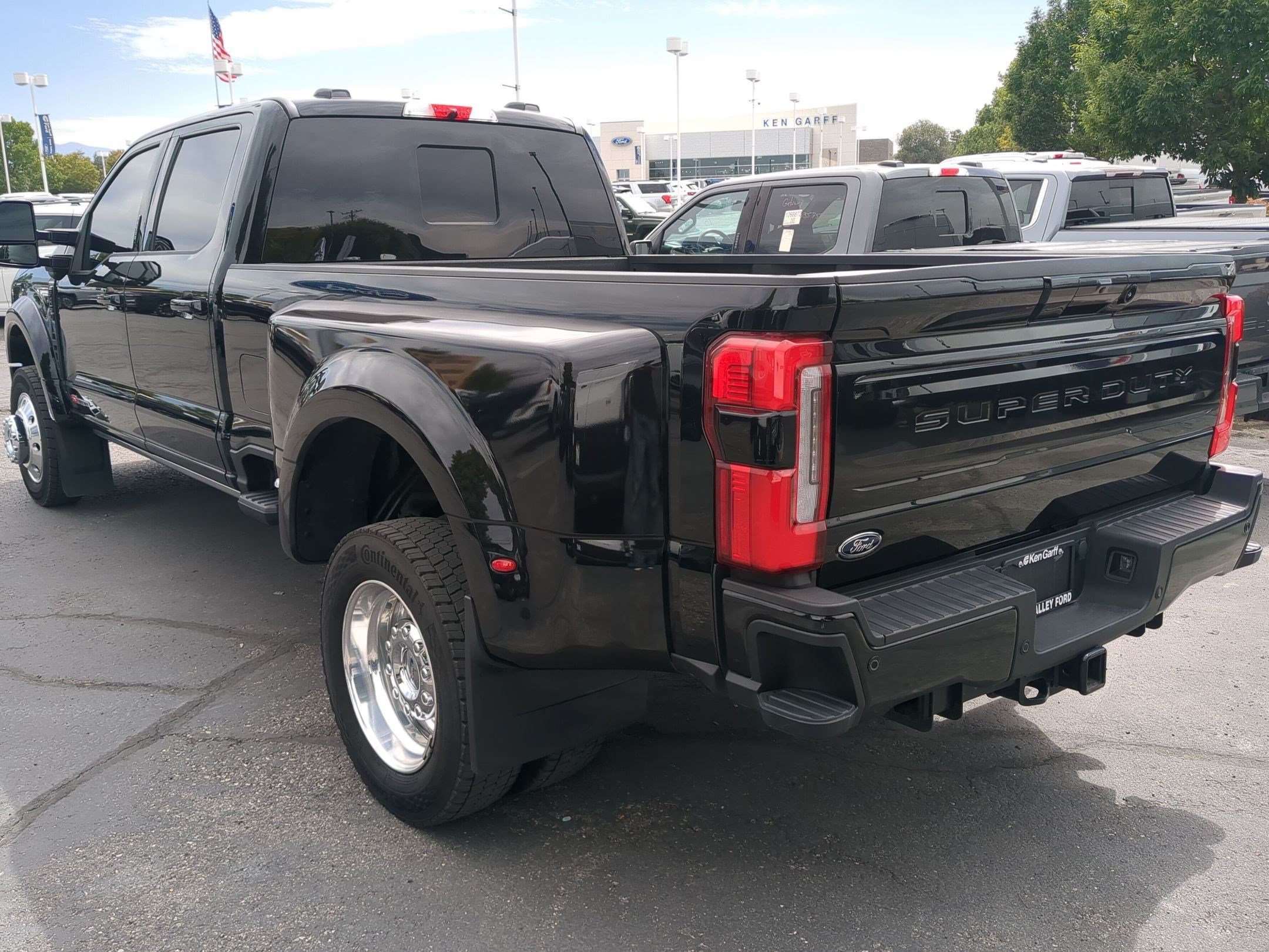 Certified 2026 Ford F450 Platinum w/ FX4 Off-Road Package AWD/4WD image 8