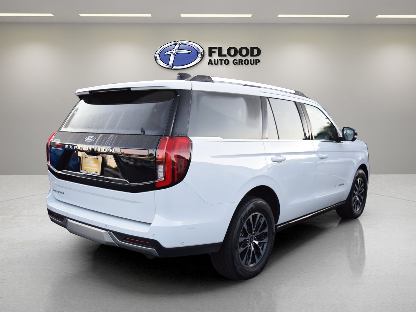 Certified 2025 Ford Expedition Platinum AWD/4WD image 4
