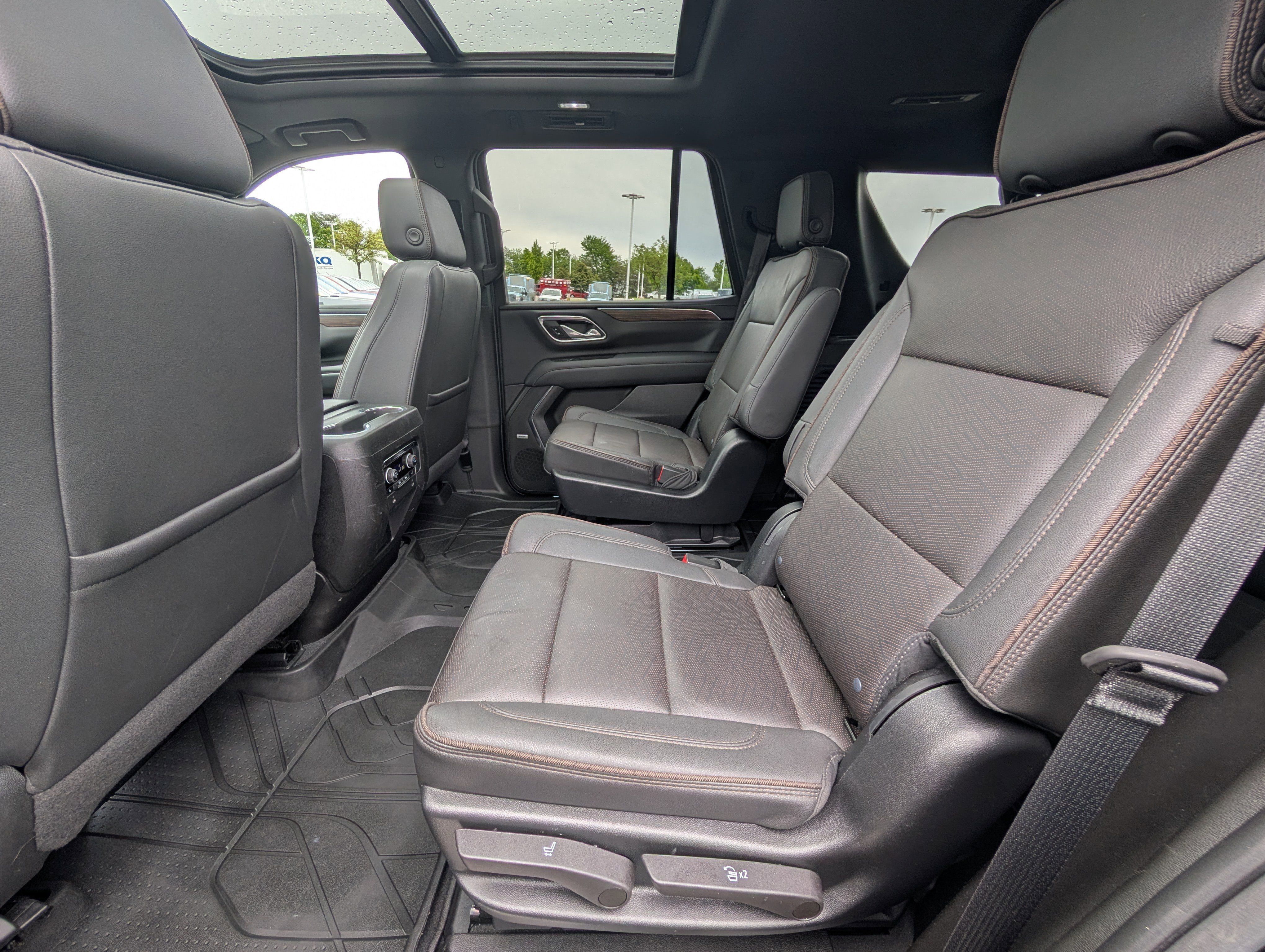 Used 2023 Chevrolet Tahoe High Country w/ Premium Package 2 AWD/4WD image 16