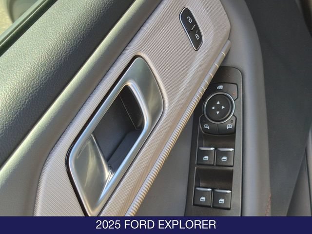 Certified 2025 Ford Explorer Active AWD/4WD image 12