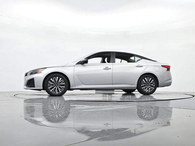 Used 2024 Nissan Altima 2.5 SV FWD image 37