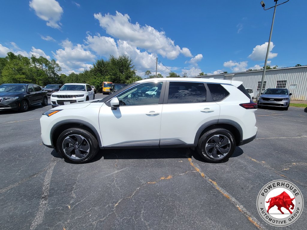 Used 2024 Nissan Rogue SV FWD image 3