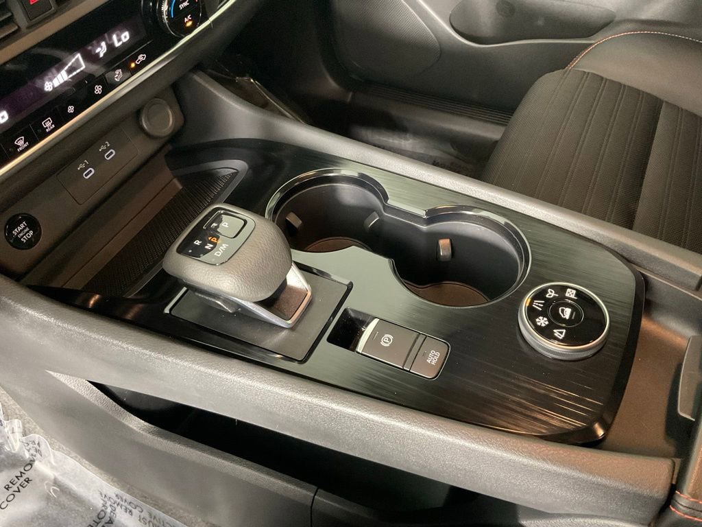 Used 2025 Nissan Rogue SV AWD/4WD image 19