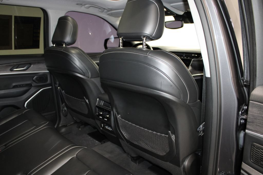Used 2022 Jeep Grand Cherokee Limited AWD/4WD image 32
