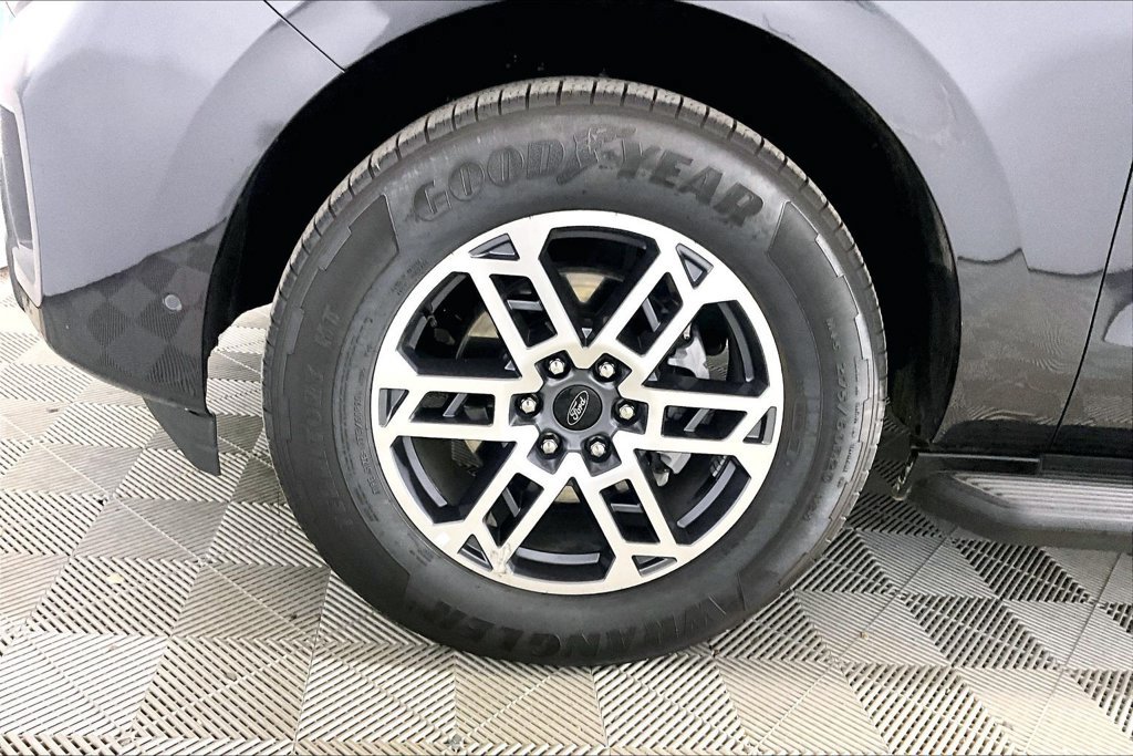 Certified 2025 Ford Expedition Active RWD image 7
