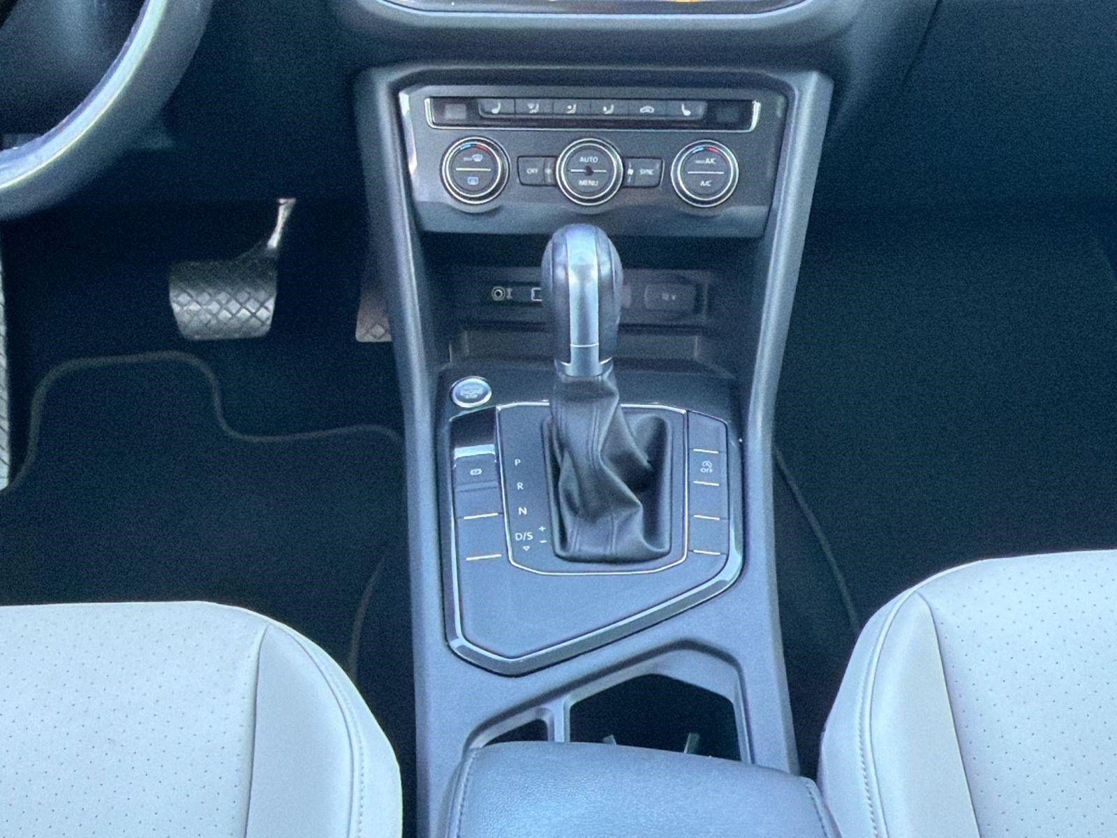 Used 2018 Volkswagen Tiguan SEL FWD image 17