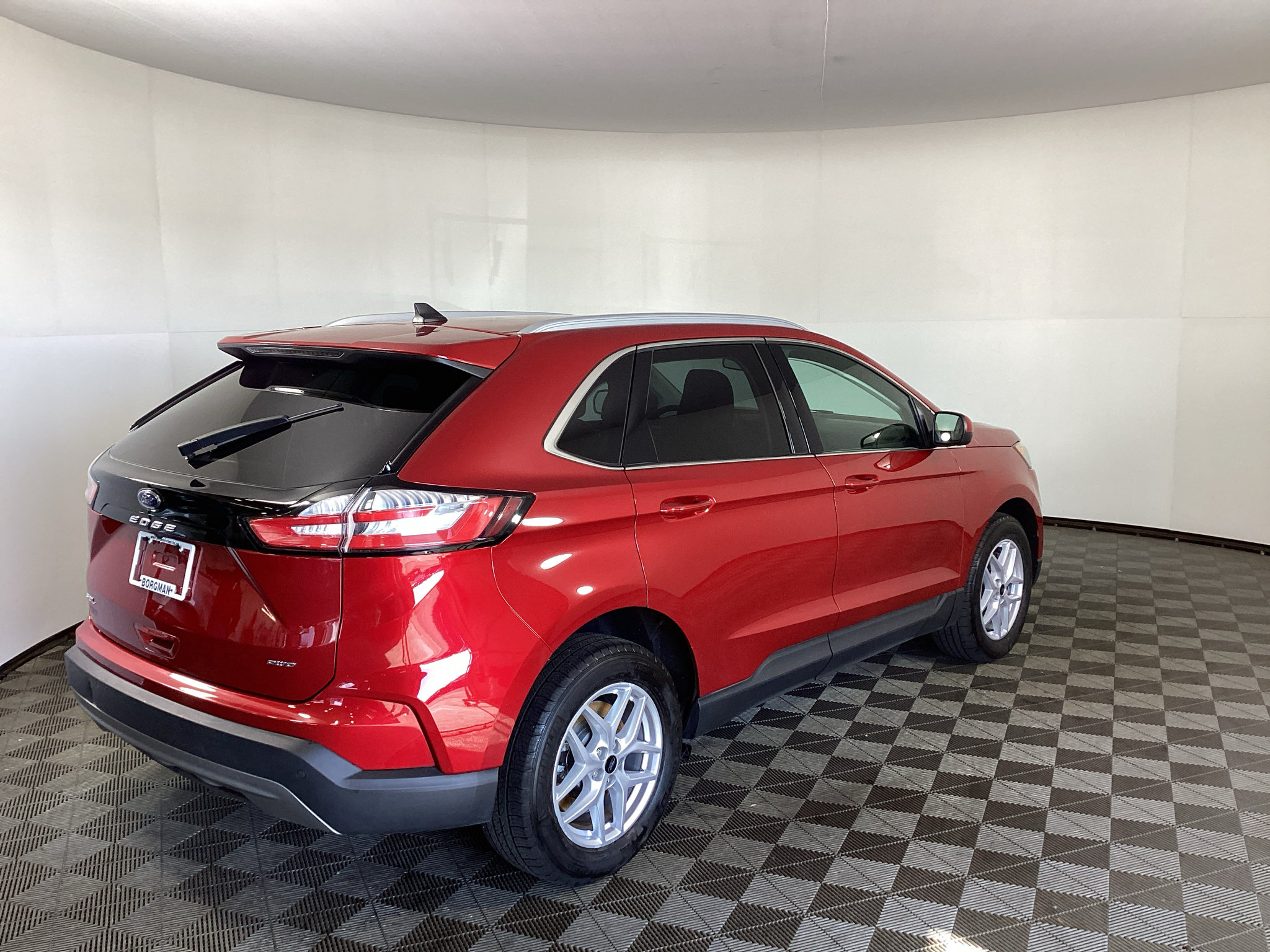 Certified 2024 Ford Edge SEL w/ Convenience Package AWD/4WD image 2