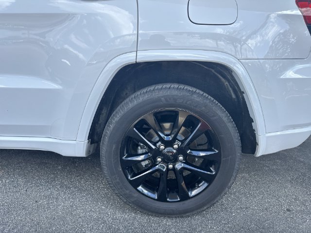Used 2020 Jeep Grand Cherokee Altitude AWD/4WD image 10