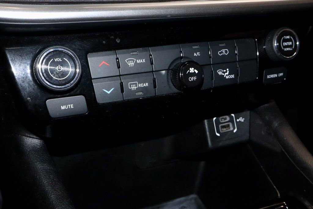 Used 2023 Jeep Compass Latitude image 30