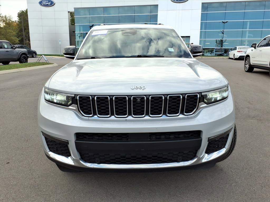 Used 2024 Jeep Grand Cherokee L Limited w/ Luxury Tech Group II image 8