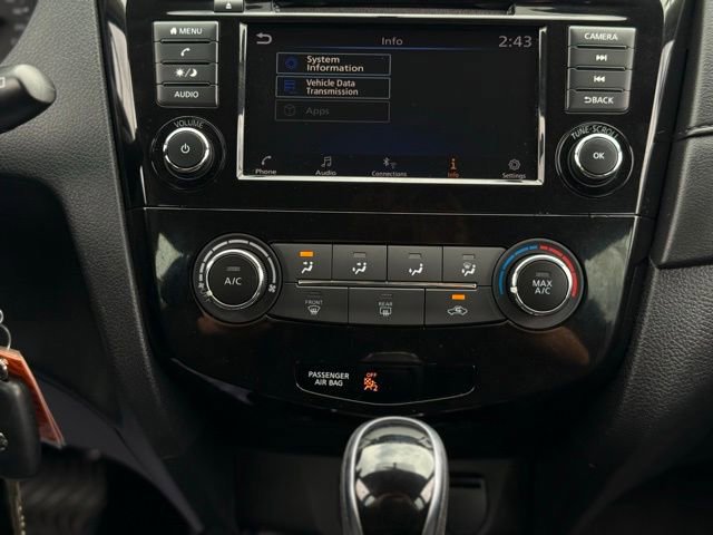 Used 2019 Nissan Rogue S image 40