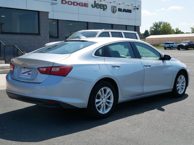 Used 2017 Chevrolet Malibu LT w/ Driver Confidence Package FWD image 8