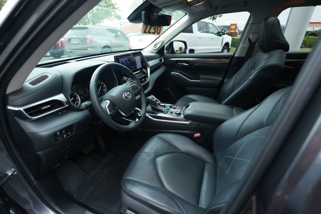 Used 2021 Toyota Highlander Platinum AWD/4WD image 15