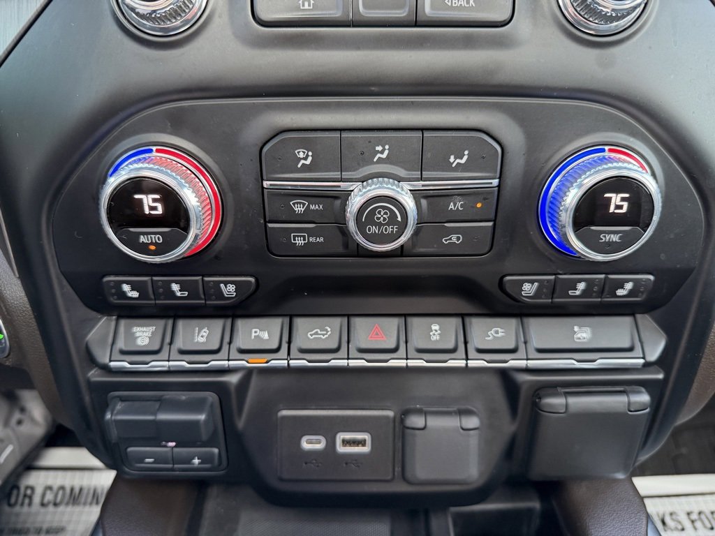 Used 2022 GMC Sierra 3500 Denali w/ Denali Ultimate Package image 13