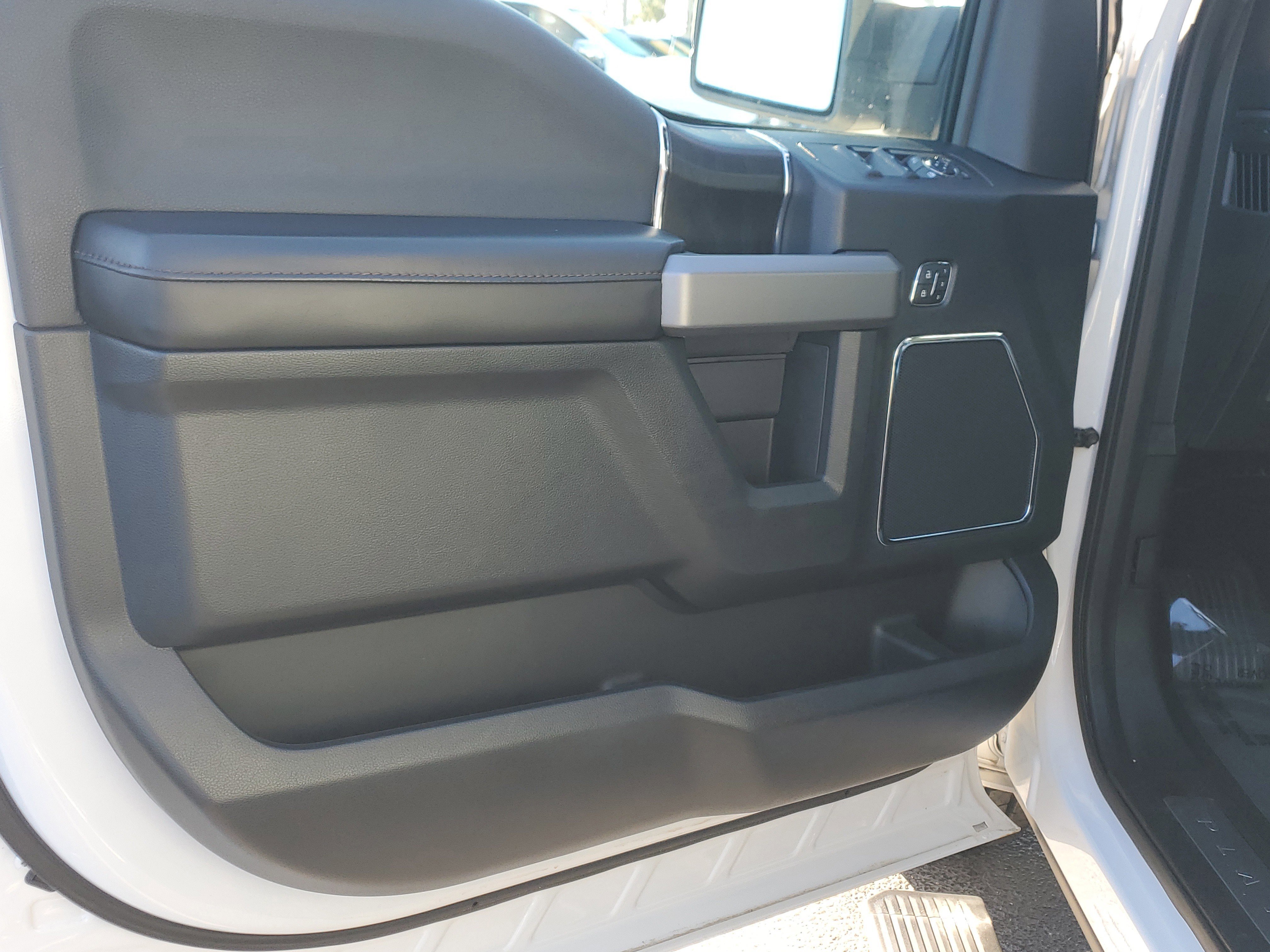 Certified 2019 Ford F150 Platinum w/ Equipment Group 701A Luxury image 18