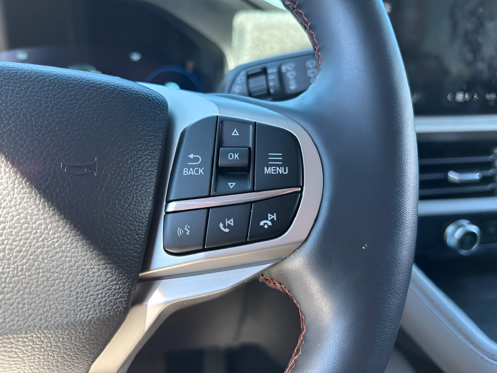 Certified 2025 Ford Explorer Active w/ Active Comfort Package AWD/4WD image 19