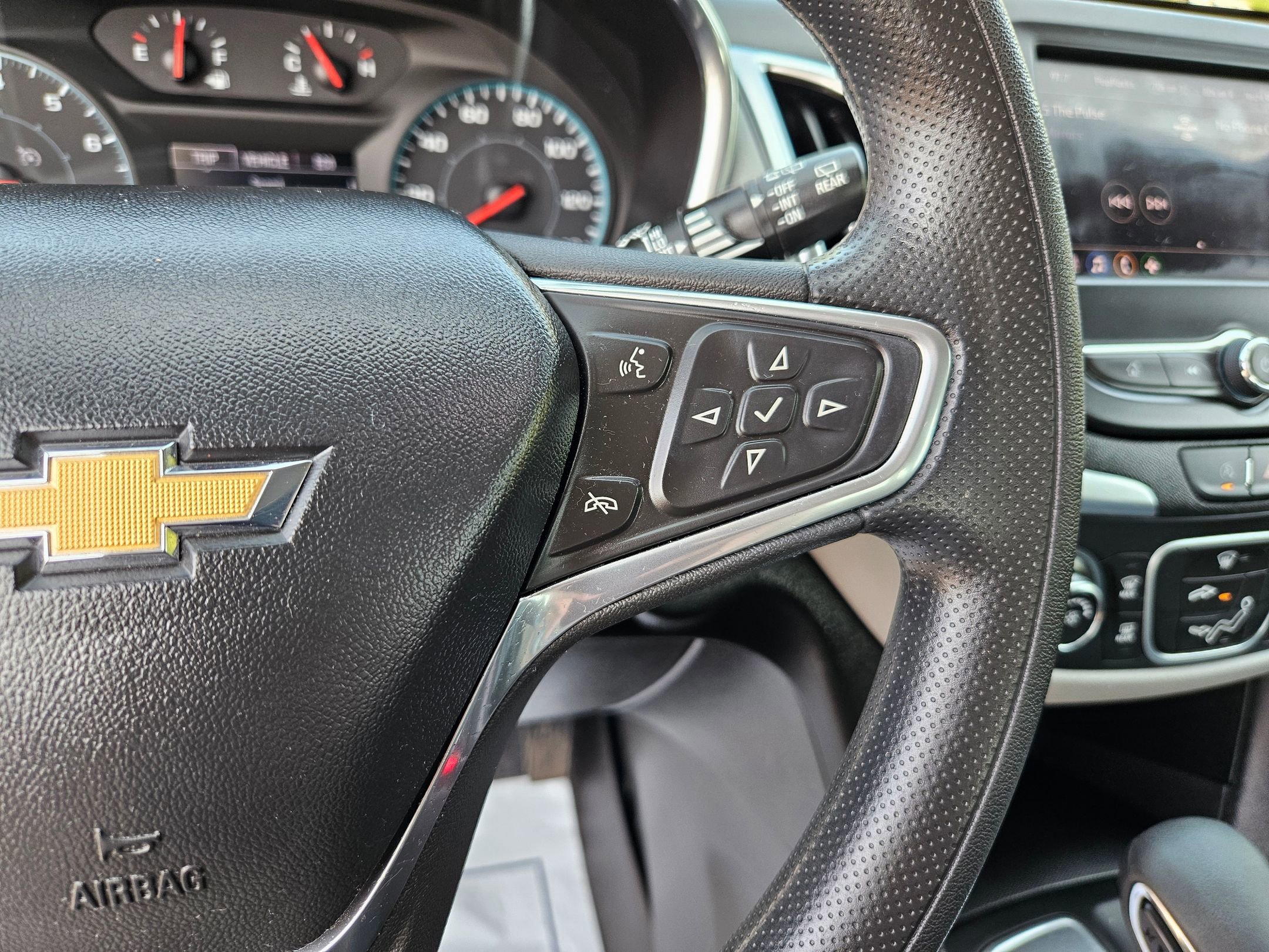 Used 2022 Chevrolet Equinox LS image 11