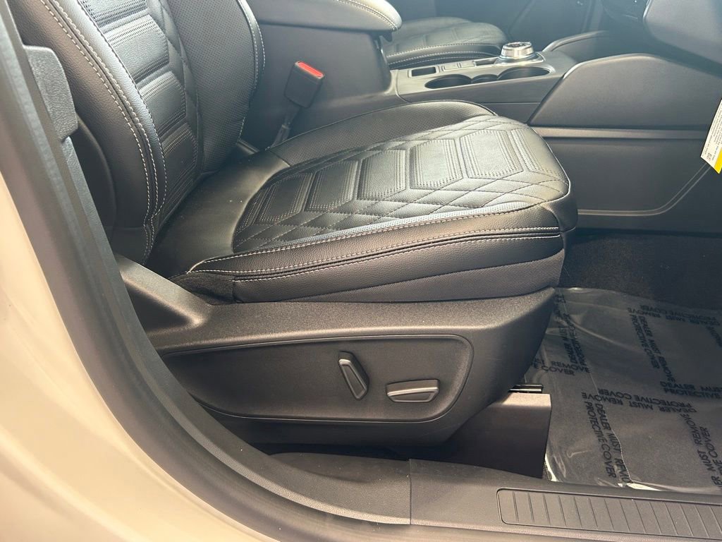 Certified 2024 Ford Escape SE w/ PHEV Premium Package image 27