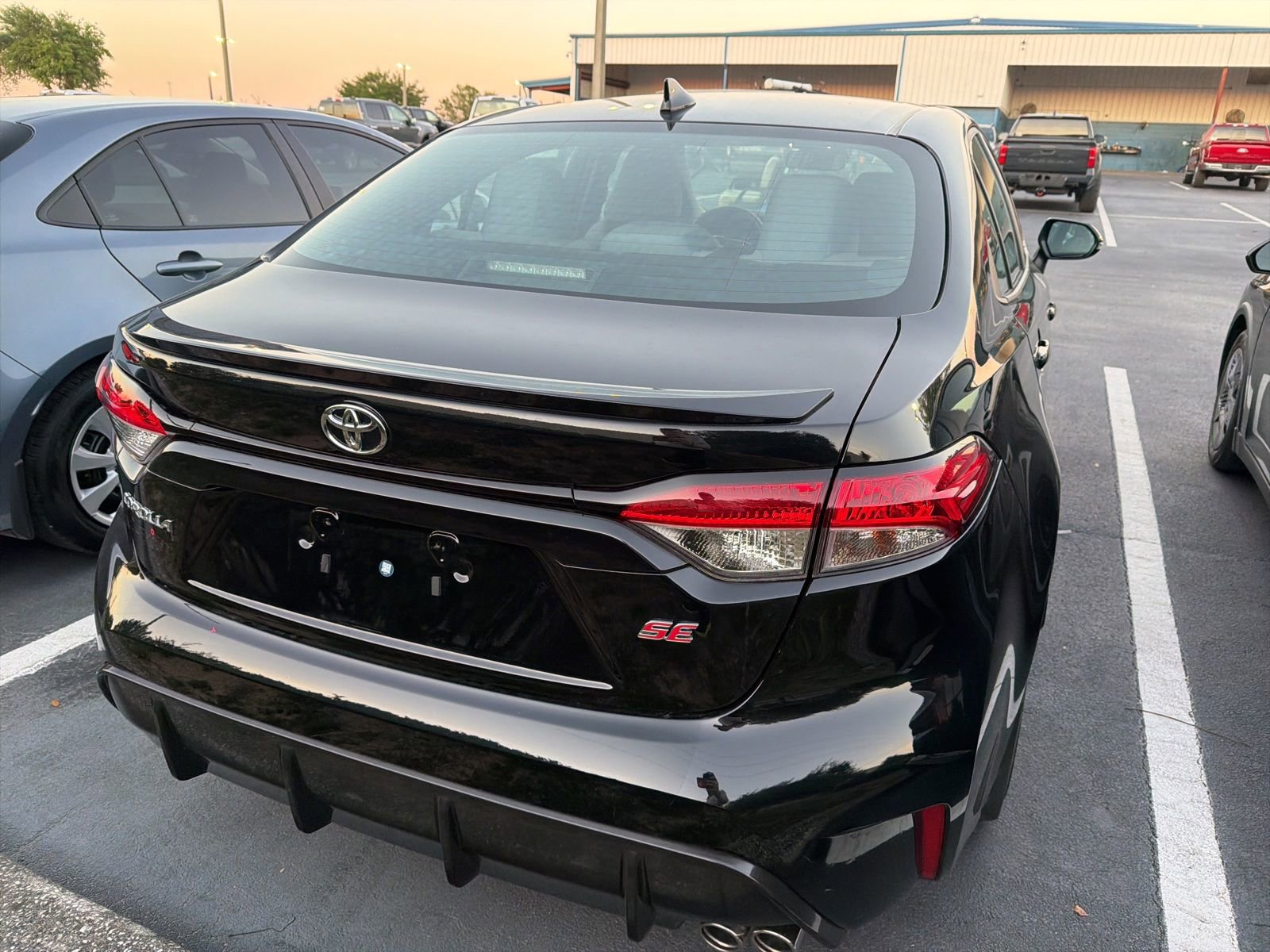 Used 2025 Toyota Corolla SE FWD image 3