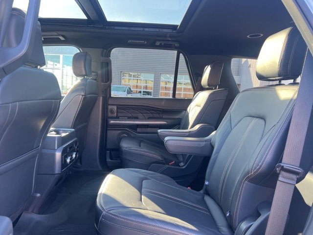 Certified 2024 Ford Expedition Platinum image 18