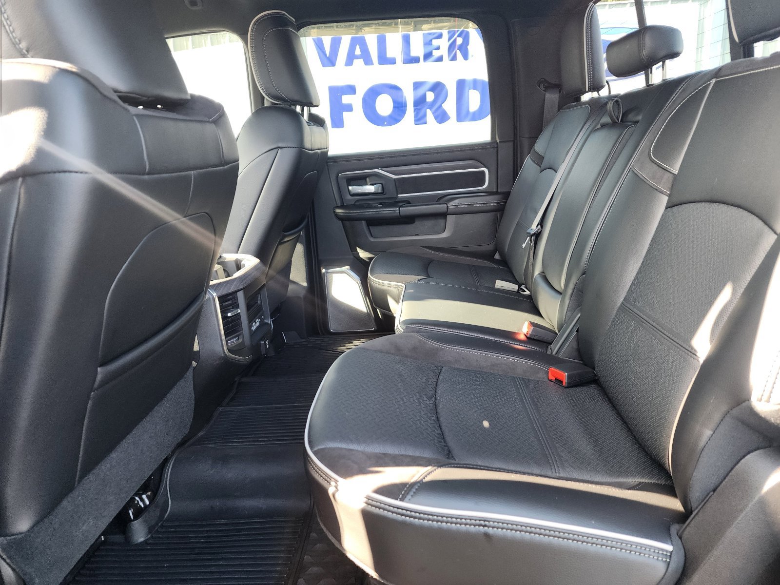 Used 2025 RAM 3500 Laramie AWD/4WD image 26