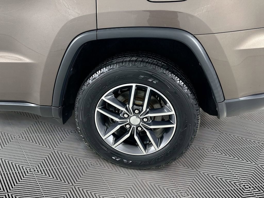 Used 2017 Jeep Grand Cherokee Limited AWD/4WD image 32