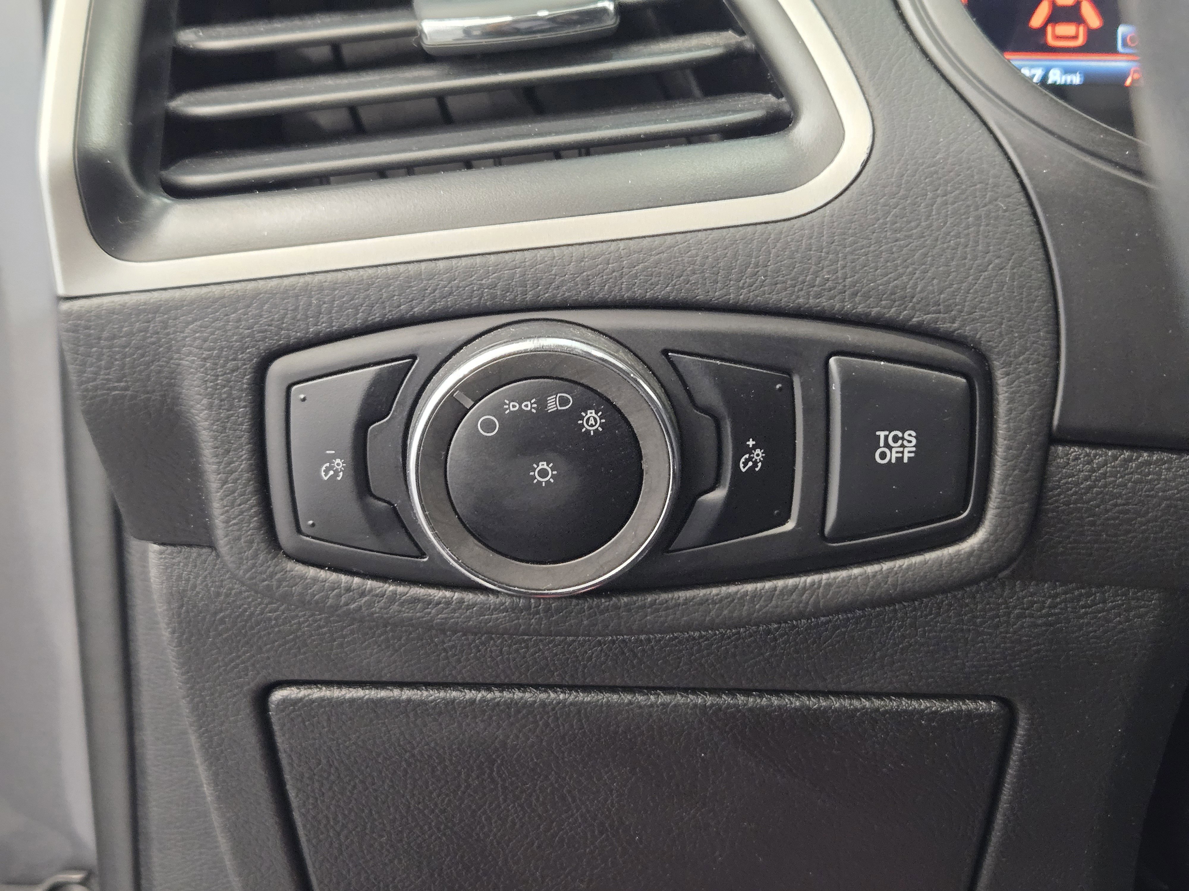 Certified 2024 Ford Edge SEL image 23