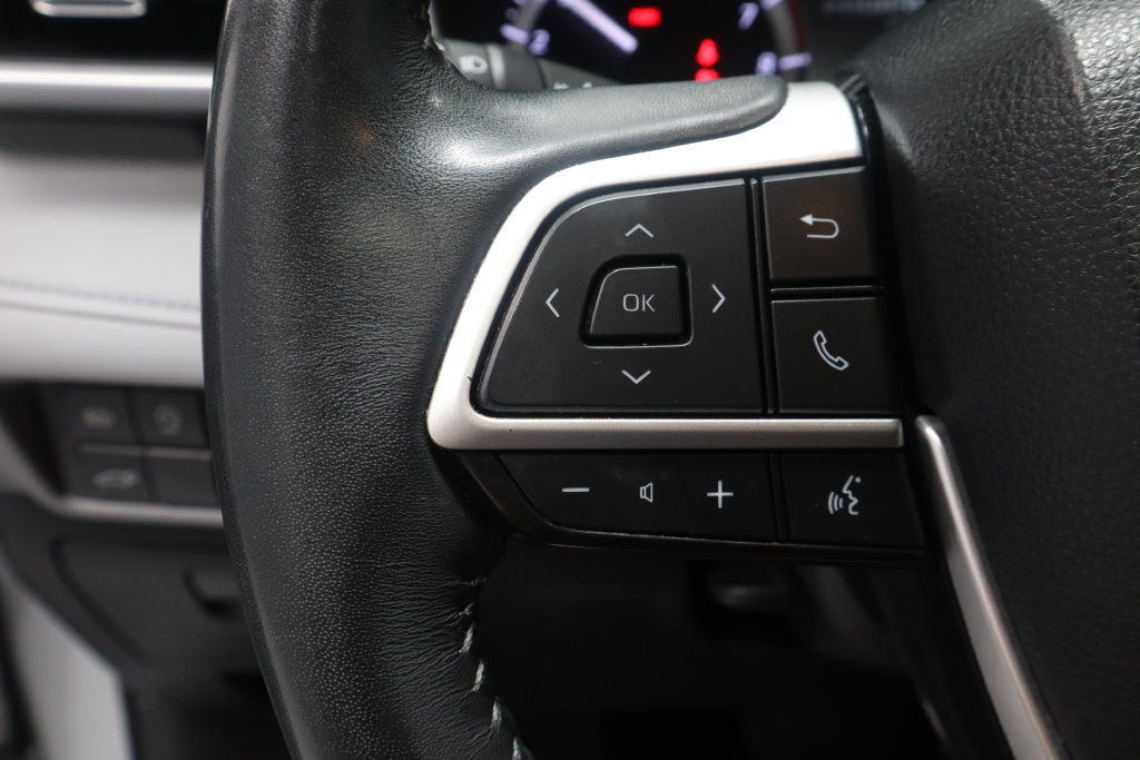 Used 2023 Toyota Highlander XLE AWD/4WD image 29