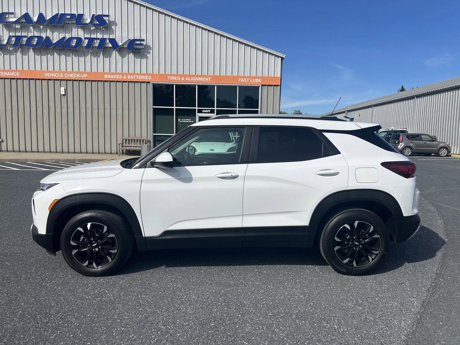 Used 2023 Chevrolet TrailBlazer LT w/ Convenience Package AWD/4WD image 6
