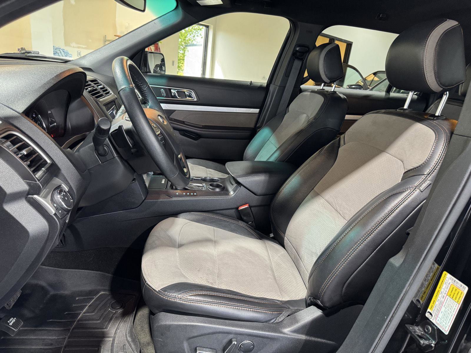 Certified 2017 Ford Explorer XLT w/ Equipment Group 202A FWD image 18