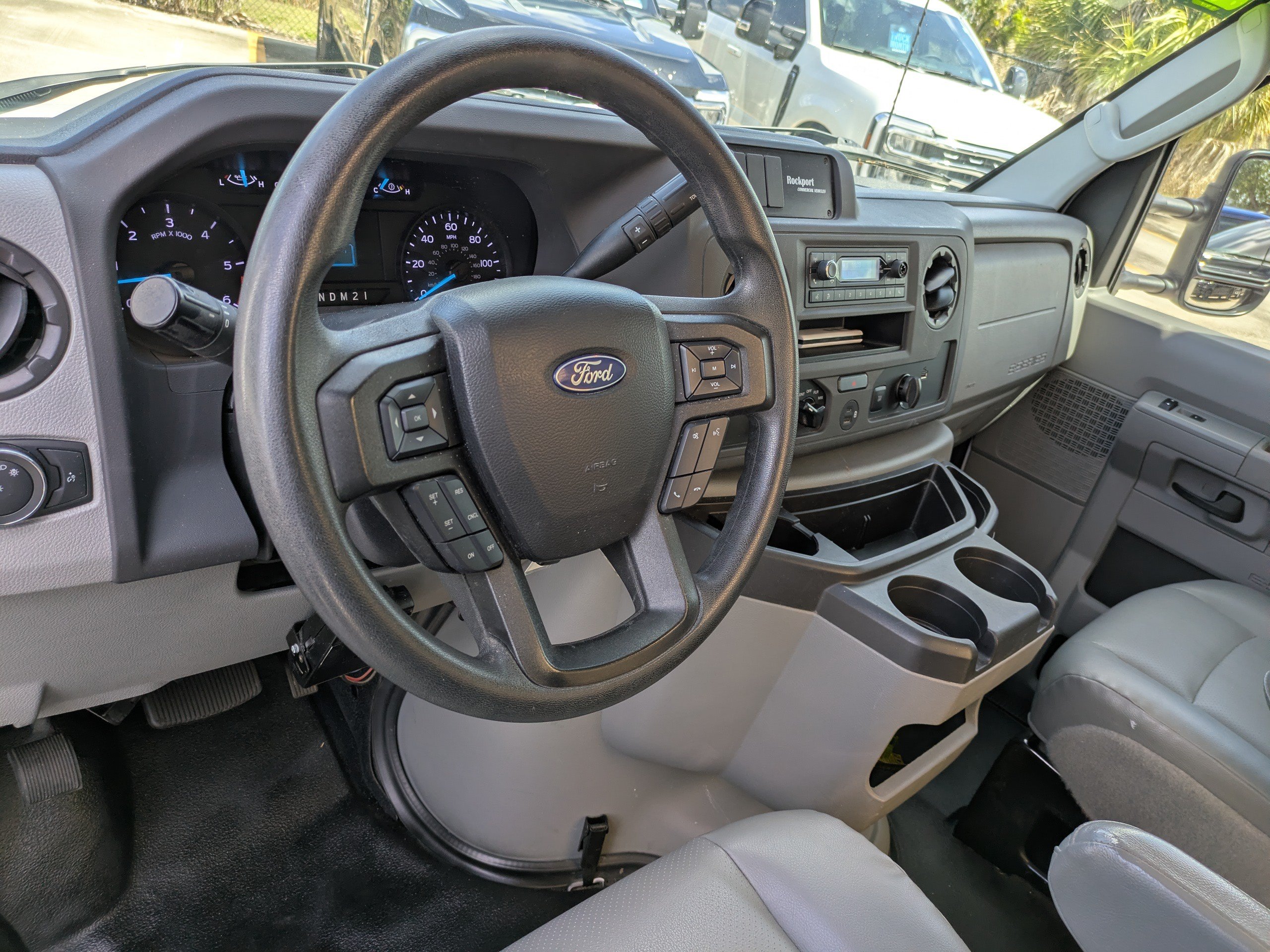 Certified 2023 Ford E-450 and Econoline 450 Super Duty w/ Power Windows & Locks Group RWD image 18