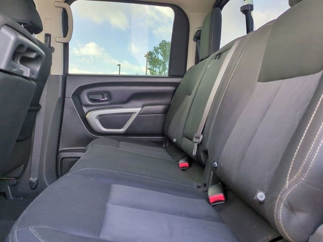 Used 2019 Nissan Titan SV image 14