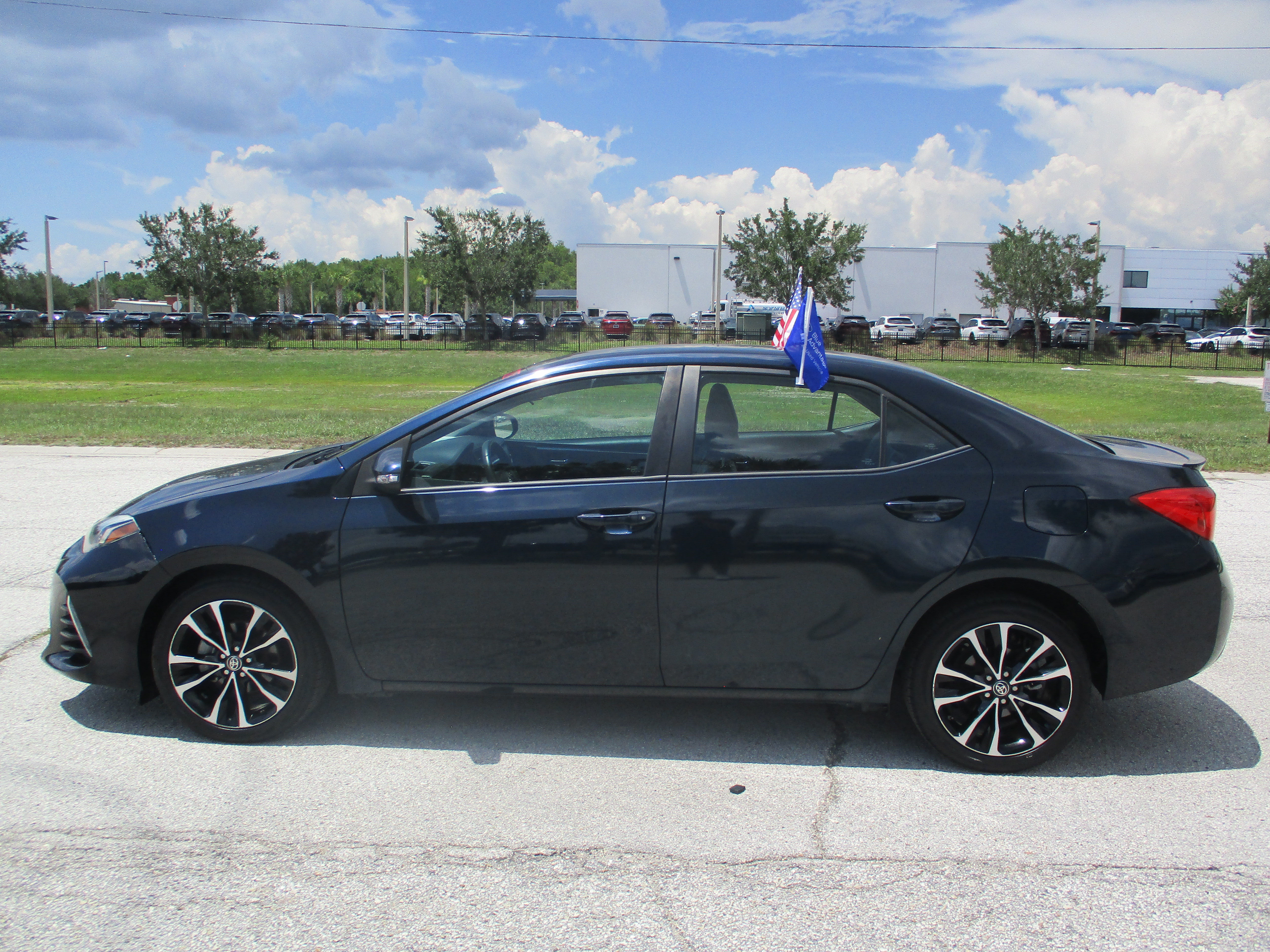 Used 2019 Toyota Corolla SE FWD image 4