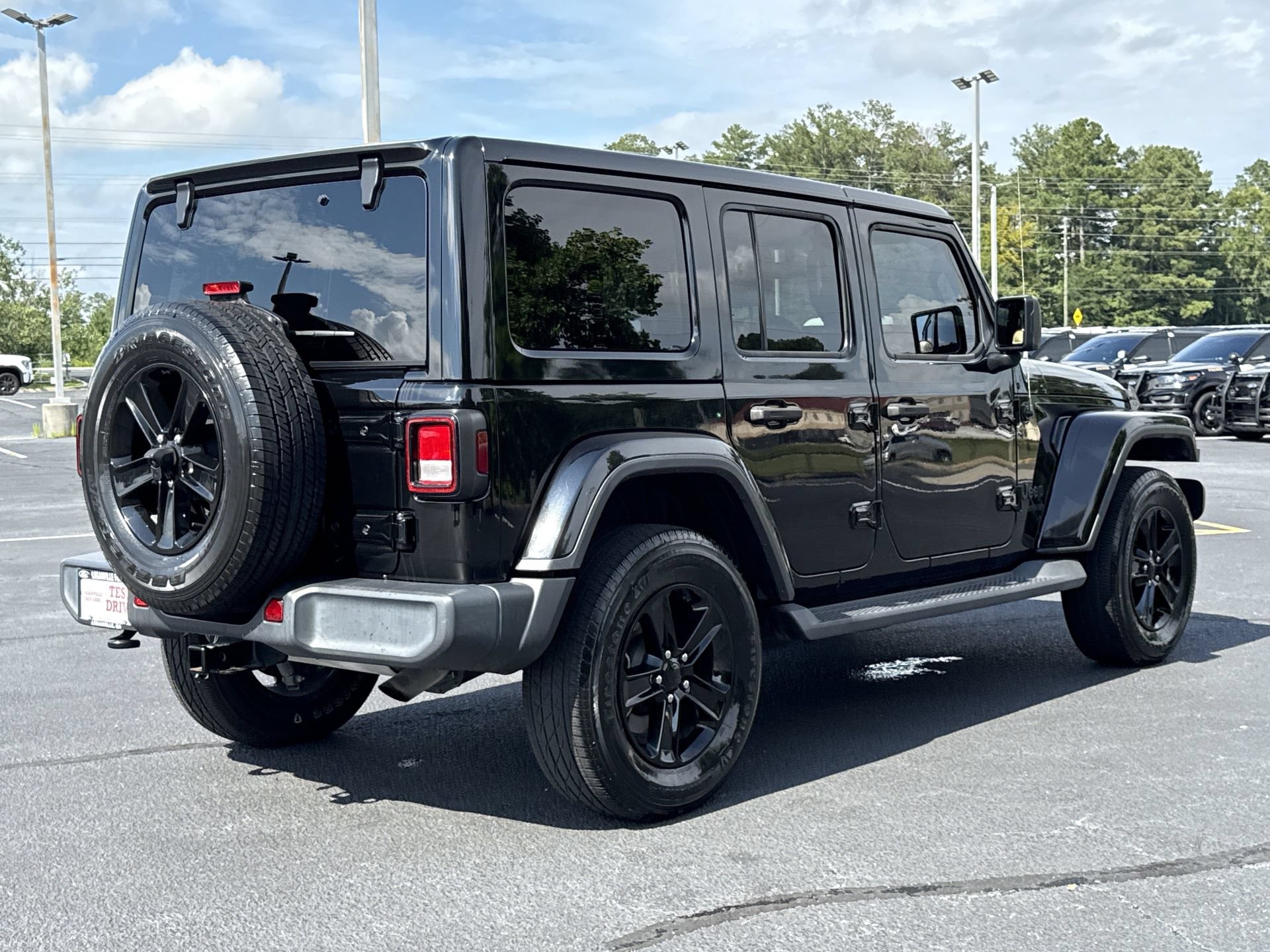 Used 2020 Jeep Wrangler Unlimited Sahara AWD/4WD image 26