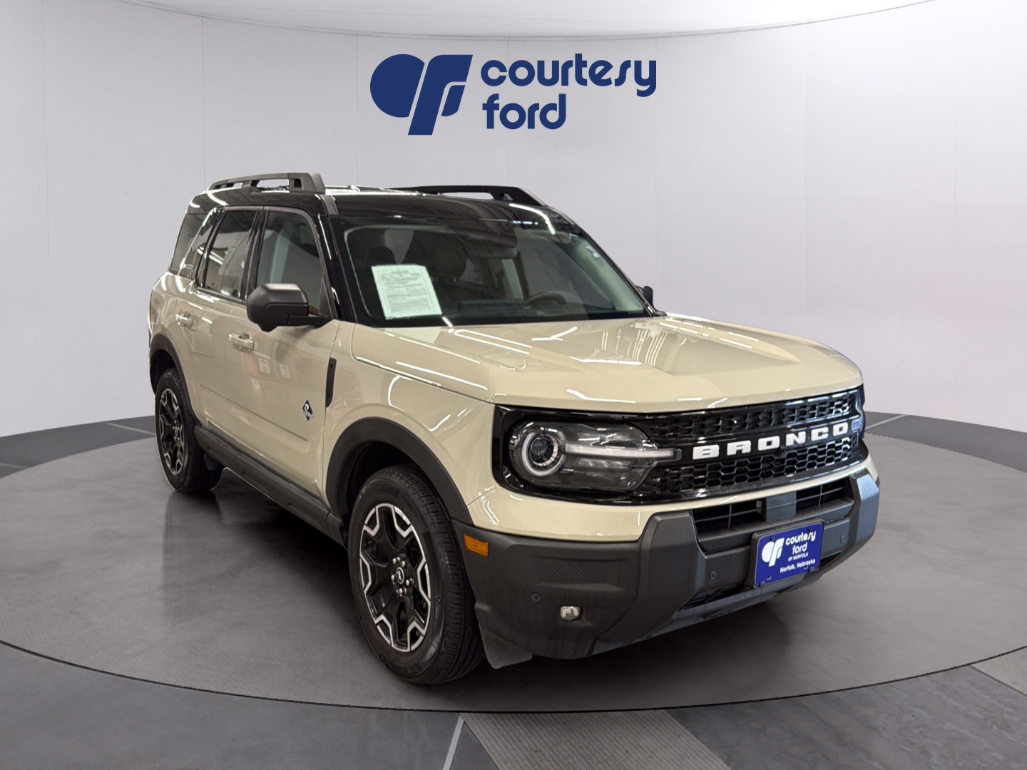 Certified 2025 Ford Bronco Sport Outer Banks w/ Outer Banks Tech Package+ AWD/4WD image 1
