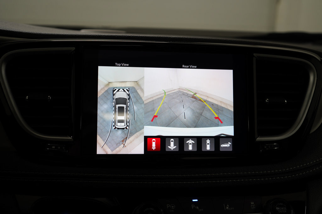 Used 2023 Chrysler Pacifica Limited w/ S Appearance Package FWD image 29