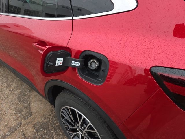 Certified 2025 Ford Escape SE w/ PHEV Premium Package FWD image 19