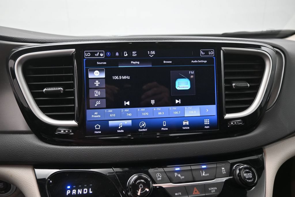 Used 2024 Chrysler Pacifica Touring-L FWD image 9