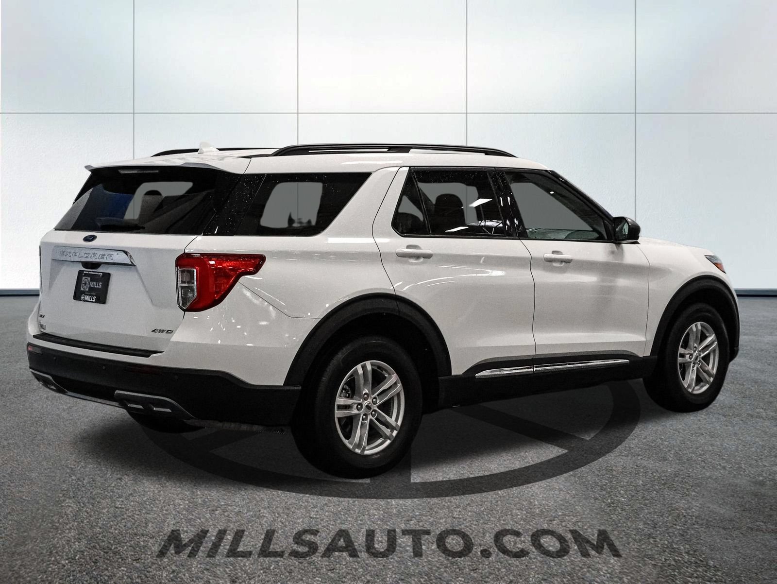 Certified 2024 Ford Explorer XLT w/ Equipment Group 202A AWD/4WD image 8