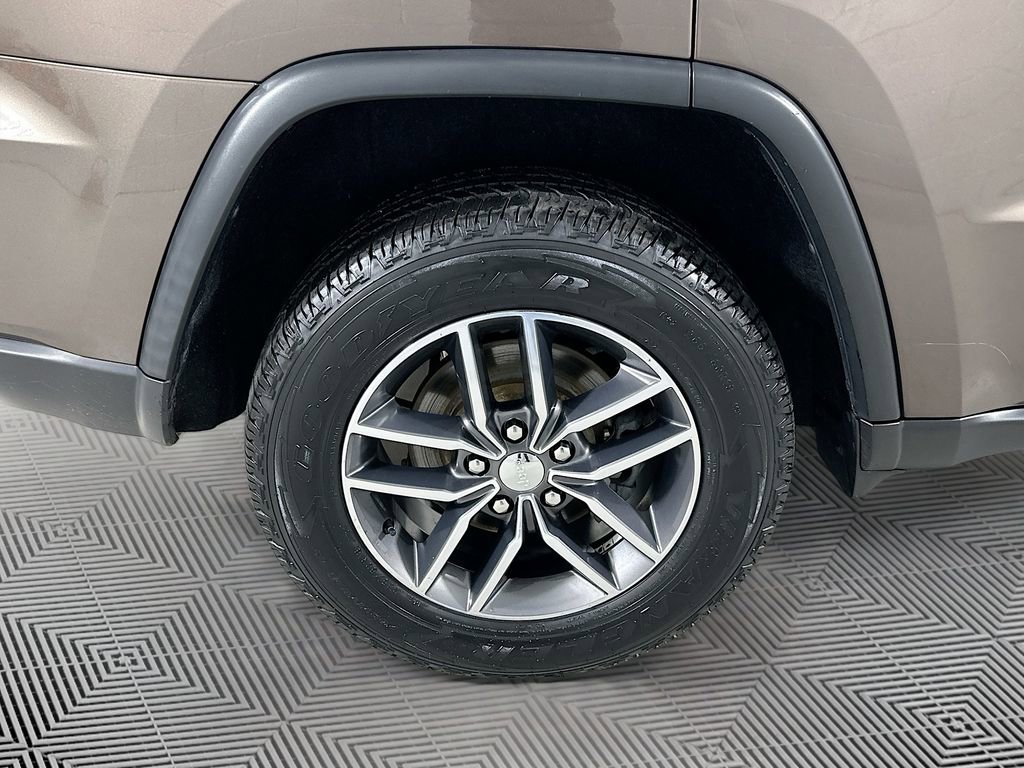 Used 2017 Jeep Grand Cherokee Limited AWD/4WD image 33