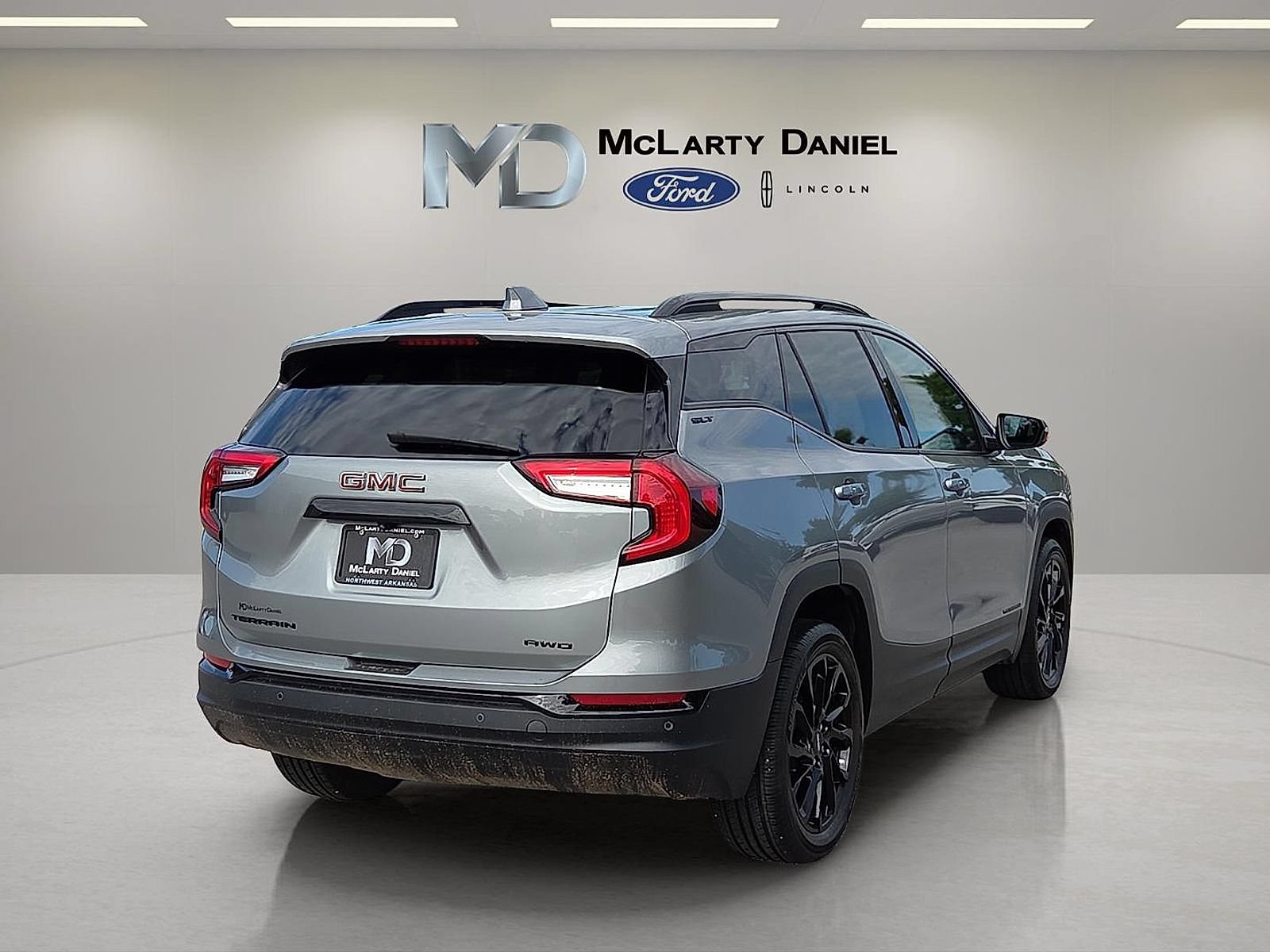 Used 2024 GMC Terrain SLT w/ Tech Package AWD/4WD image 5