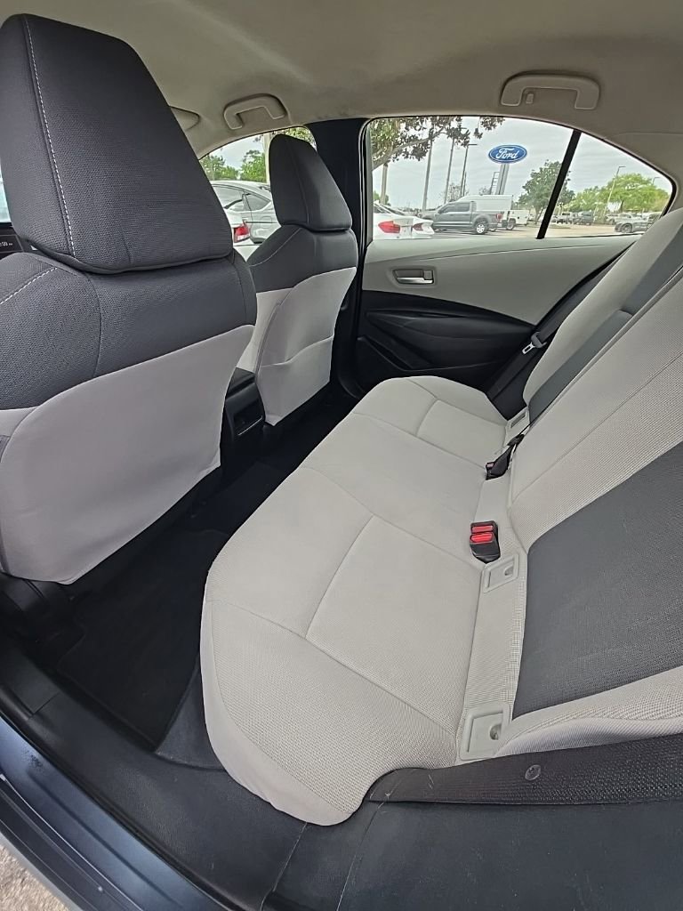 Used 2021 Toyota Corolla LE image 12