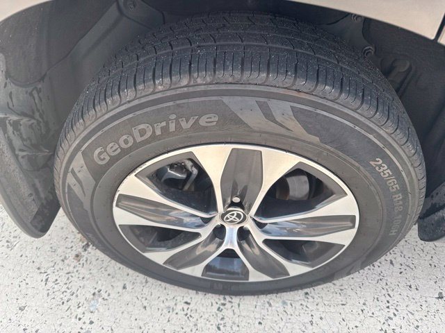 Used 2023 Toyota Highlander XLE AWD/4WD image 15