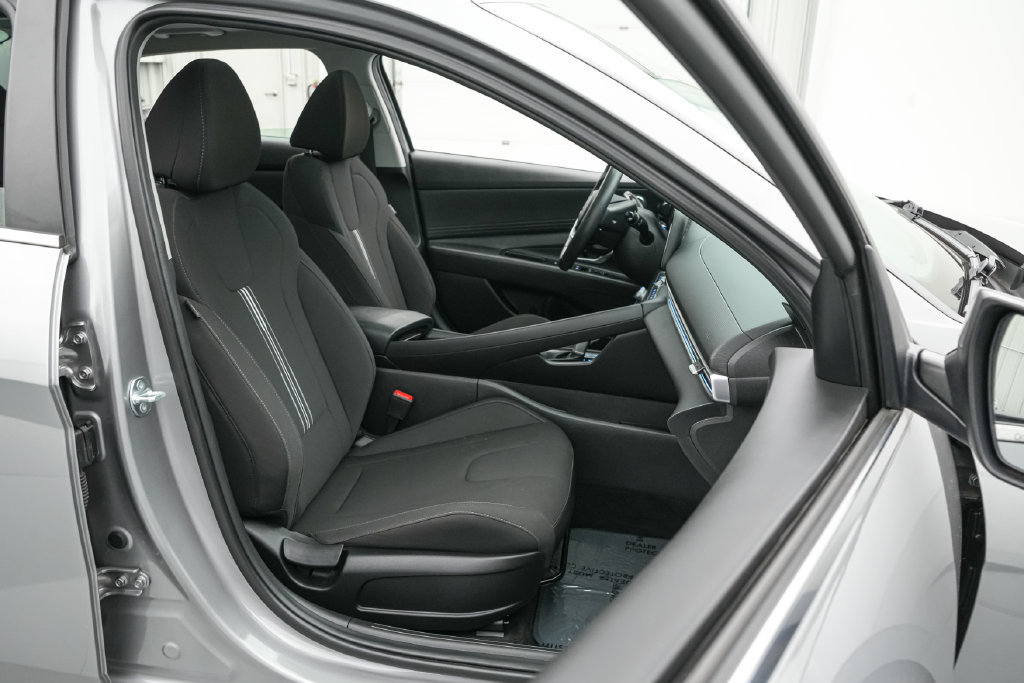 Used 2025 Hyundai Elantra SEL FWD image 22