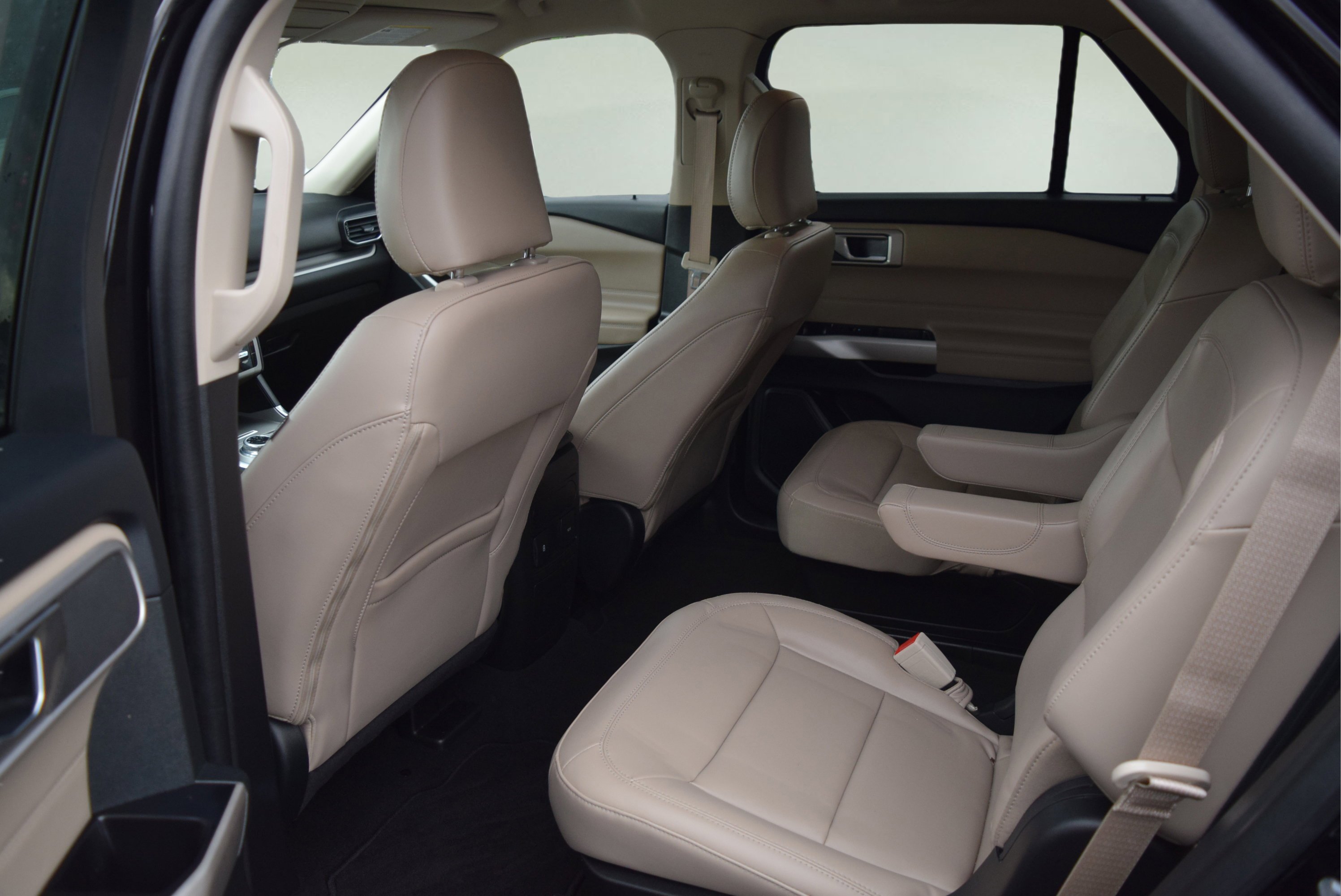 Certified 2023 Ford Explorer XLT w/ Equipment Group 202A image 8