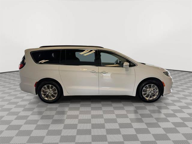 Used 2022 Chrysler Pacifica Touring-L AWD/4WD image 6