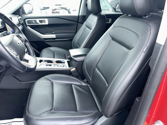Certified 2022 Ford Explorer XLT w/ Equipment Group 202A image 15