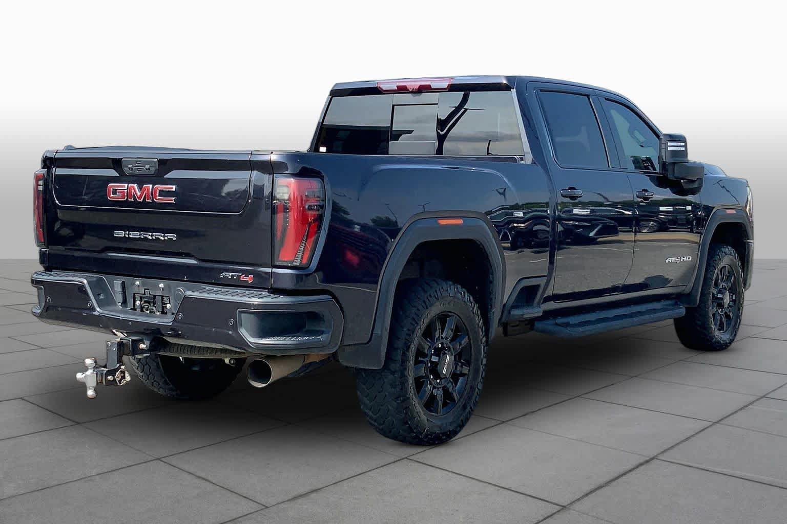 Used 2024 GMC Sierra 2500 AT4 w/ Technology Package AWD/4WD image 12