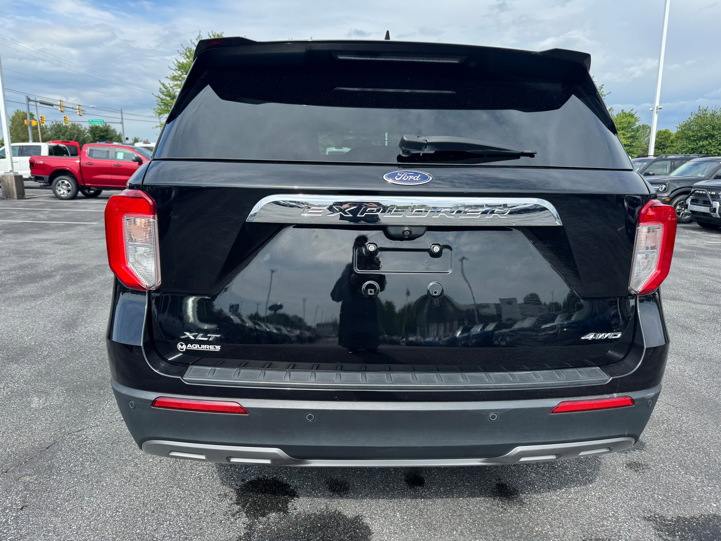 Certified 2022 Ford Explorer XLT w/ Equipment Group 202A AWD/4WD image 4